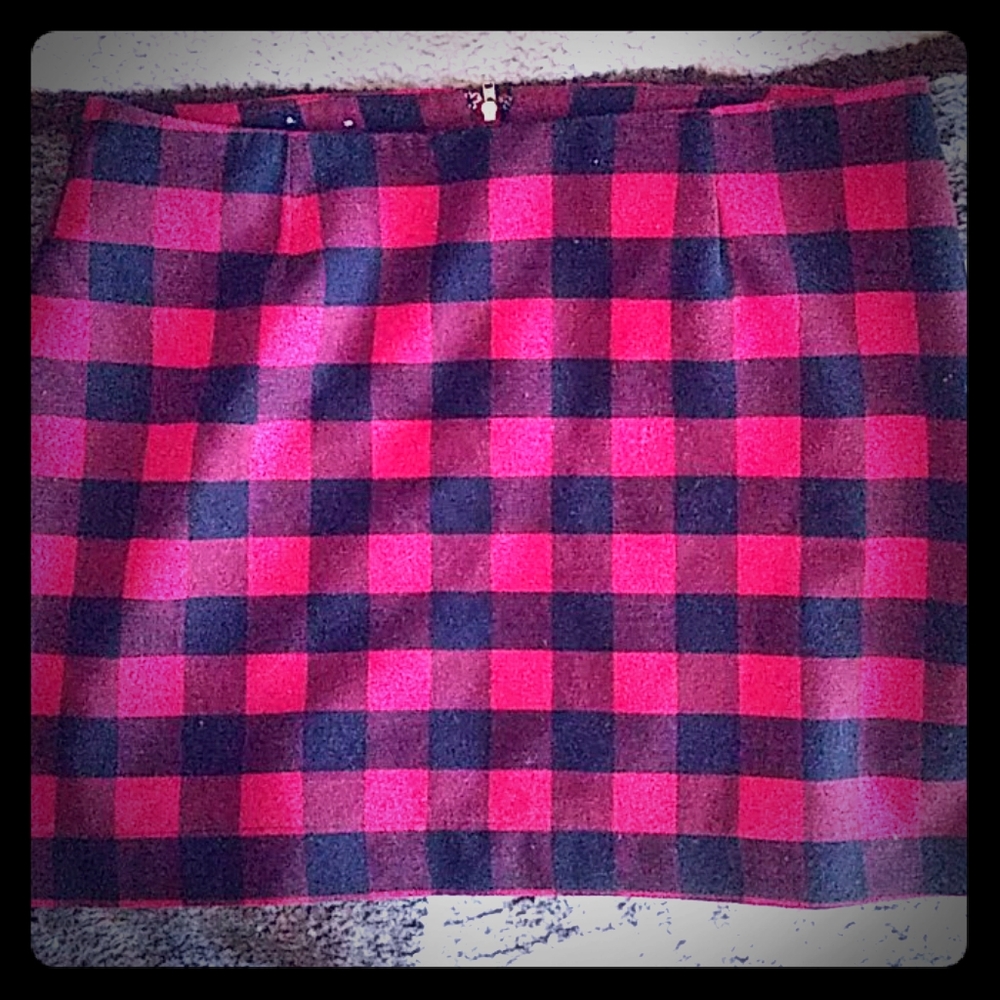 Old Navy Buffalo Gal red and black skirt